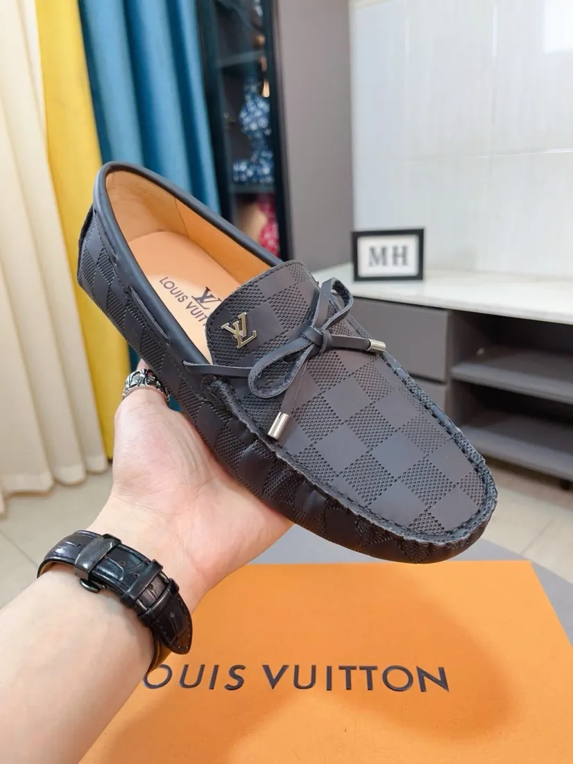 Men's men's shoes💰400🌹🌹[LV Louis Vuitton] New men's beanie shoes💝💝.. Top-grade imported cowhide embossed➕Comfortable leather lining. It is extremely skin-friendly and comfortable, feels very delicate, and the shape is very correct! Perfectly reflects the three-dimensional sense, code number: 38-44